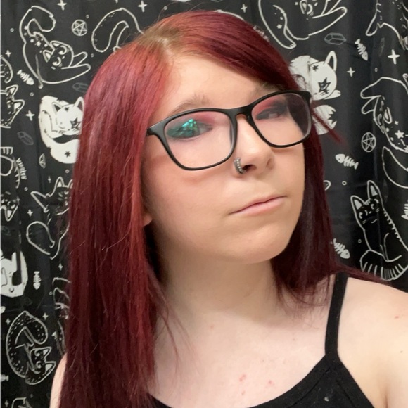 Meet your Posher, Erin - Picture 2 of 3